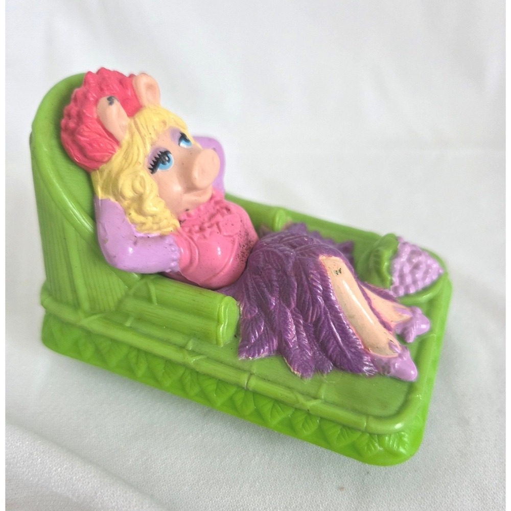 Vintage 1995 Jim Henson Miss Piggy Muppets PVC Figure on Chaise Lounge